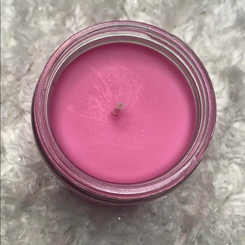 Bath & Body works crushed candy cane candle - Picture 3 of 3